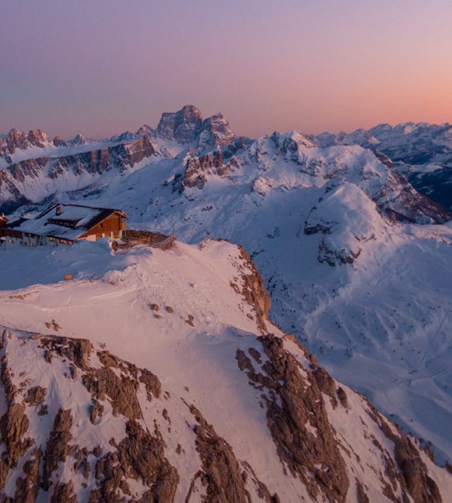Foto dei monti innevati di Cortina