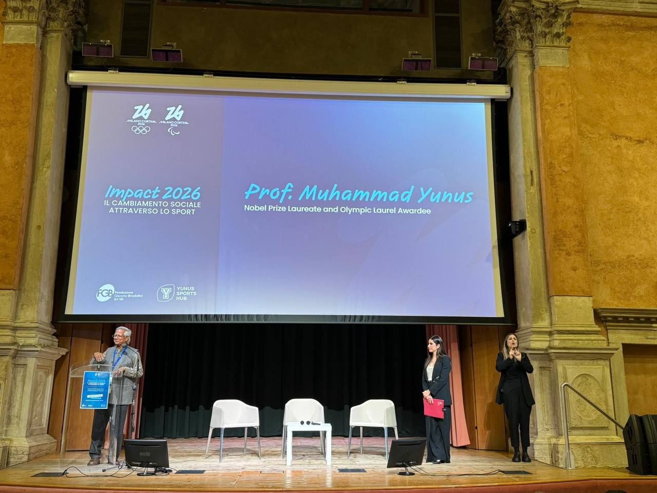 Foto del Prof. Muhammad Yunus all’Auditorium Santa Margherita dell’Università Ca’ Foscari a Venezia.